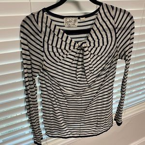 Long sleeve light knit top